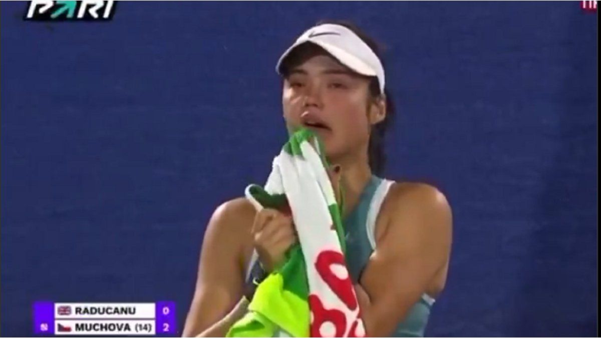 Tennis player Emma Raducanu broke into tears in full game when she saw her stalker in the tribune