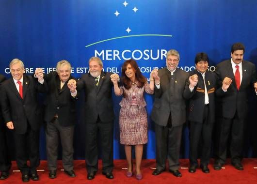 La presidente Cristina Kirchner, junto al los presidentes que participan de la Cumbre del Mercosur.