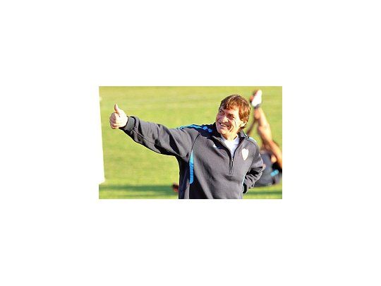 Falcioni pondrá a Riquelme entre los titulares, relegando a Erviti al banco.