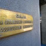 Renunciaron los representantes del gobierno en la Caja de Profesionales tras la partida extra de 131.000 pesos. Renunciaron los representantes del gobierno en la Caja de Profesionales tras la partida extra de 131.000 pesos.