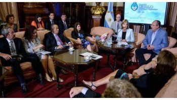 ámbito.com | Senado pedirá explicaciones a Aguad por otorgar licencias de 4G a Clarín