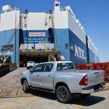 Camionetas Hilux listas para embarcar dentro de un buque car carrier en el puerto de Zárate, rumbo a distintos destinos de América Latina. En este caso al Puerto del Callao, en Perú Camionetas Hilux listas para embarcar dentro de un buque car carrier en el puerto de Zárate, rumbo a distintos destinos de América Latina. En este caso al Puerto del Callao, en Perú