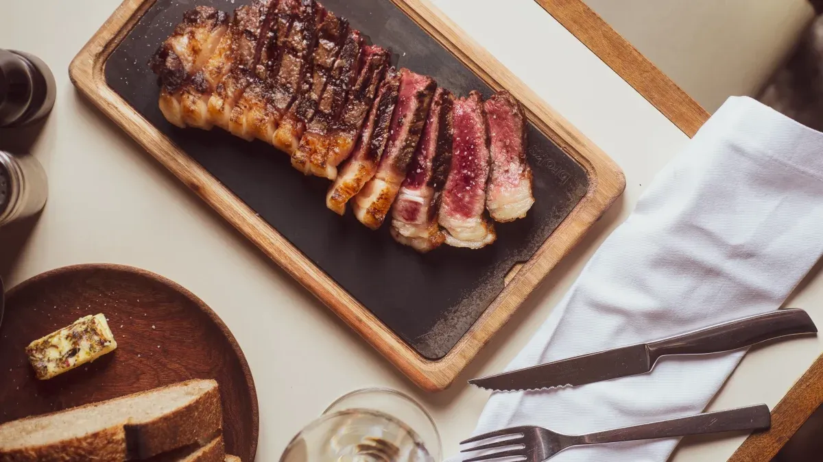 A millionaire invention: the grill that allows cooking in small and indoor spaces