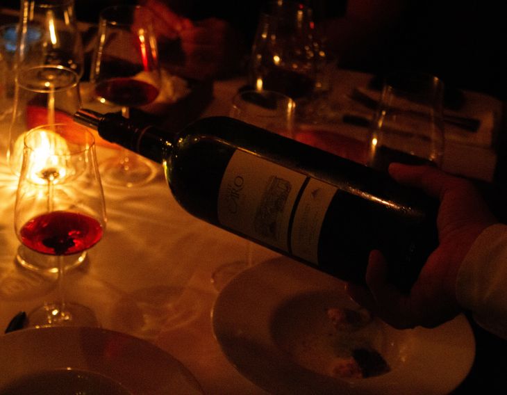 Enero integra una selección curada por Andrea “el Tano” Benedetti en su cava propia. Enero integra una selección curada por Andrea “el Tano” Benedetti en su cava propia.