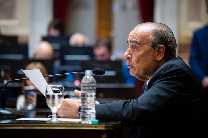 Guillermo Francos respondió consultas en vivo a los senadores.