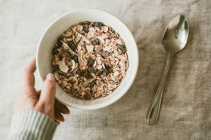 Cómo preparar avena en el microondas para recuperar energía