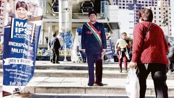 FAVORITO. Pese a los conflictos, el presidente Evo Morales encabeza los sondeos con el 38,8% de los votos. Lo sigue el candidato por el Frente Revolucionario de Izquierda, Carlos Mesa, quien logra 25,4% de las preferencias.