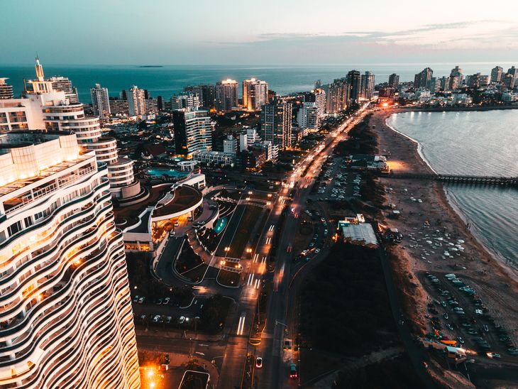 El gobierno y los inversionistas buscan convertir a Punta del Este en una ciudad abierta durante todo el año para uruguayos e inmigrantes.