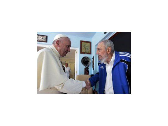 El papa Francisco, junto al líder de la revolución cubana, Fidel Castro.