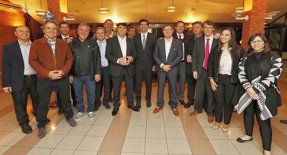 El gobernador salteño Juan Manuel Urtubey recibió a Diego Bossio y los referentes del Bloque Justicialista para debatir la reconstrucción del peronismo.