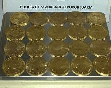 Quiso volar a Mendoza con 107 monedas de oro valuadas en más de $23 millones