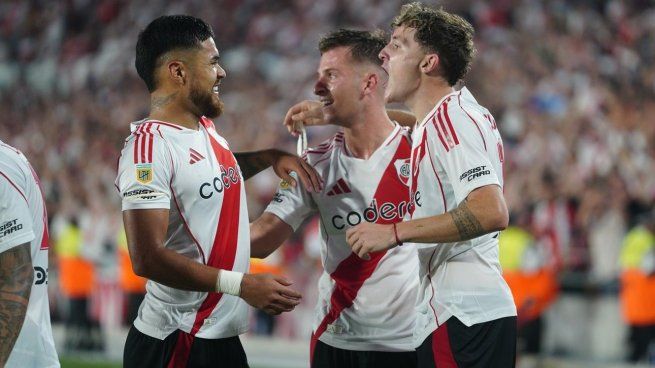 River se quedó con el clásico ante Independiente.