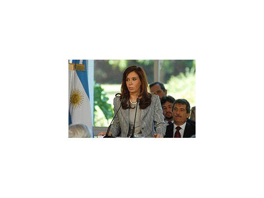 Cristina anunció medidas para reactivar el consumo, seriamente afectado por la crisis.