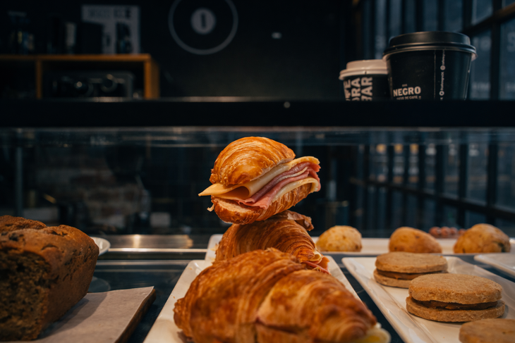 Direcciones: Suipacha 637, Microcentro; Tucumán 1327, Tribunales. Direcciones: Suipacha 637, Microcentro; Tucumán 1327, Tribunales.