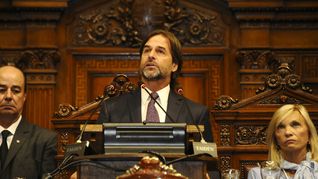 El presidente Luis Lacalle Pou durante el discurso en el Parlamento de Uruguay.