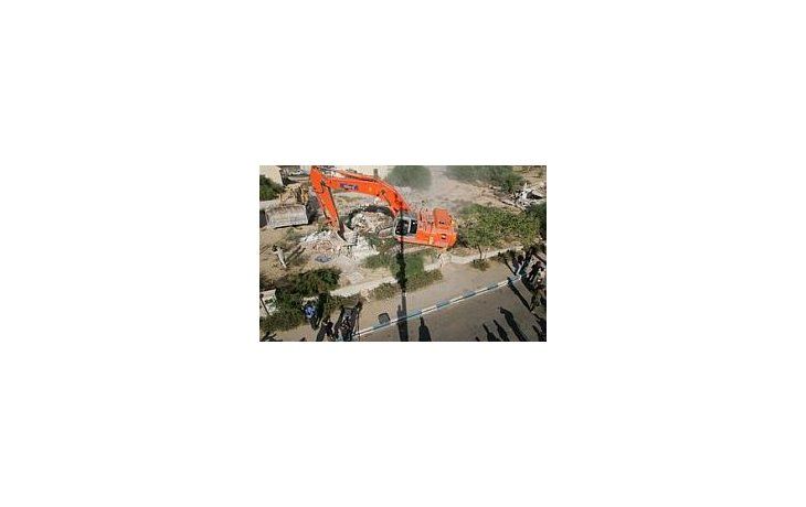 La Alta Representante del bloque, Catherine Ashton, dijo que esta extremadamente preocupada por el anuncio del levantamiento de nuevas edificaciones