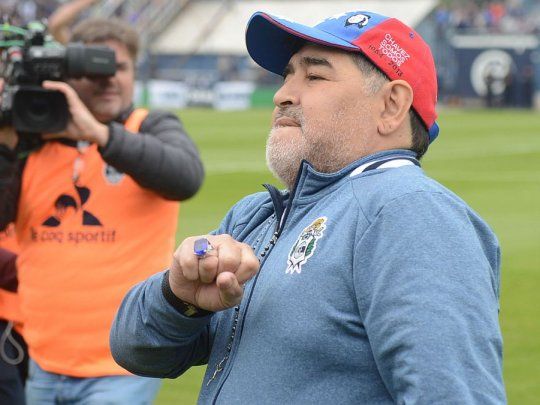 Diego Maradona, DT de Gimnasia.
