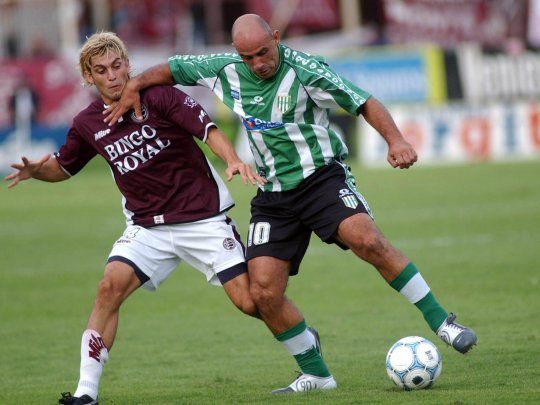 Garrafa Sánchez fue ídolo de Banfield y en los clásicos contra Lanús mostró su mejor versión.