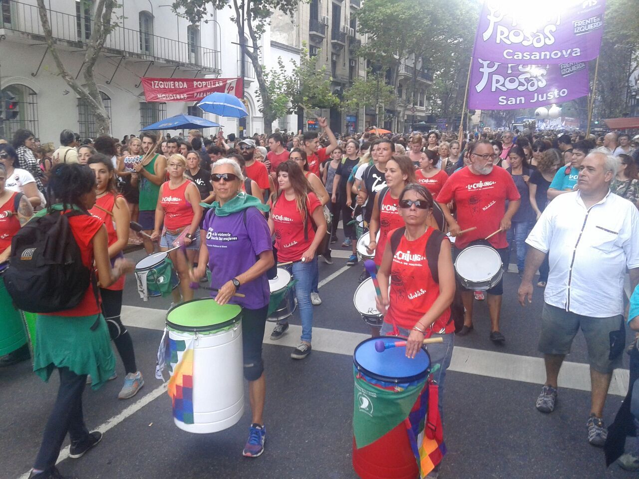 Miles de mujeres colmaron las calles en una jornada histórica contra la violencia de género y las desigualdades (foto 5)