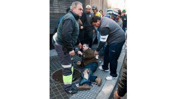 Un herido por una bomba de estruendo de Camioneros