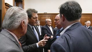 ámbito.com | MASSA UIA ECONOMIA.jpg