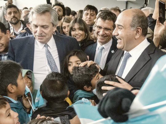Campaña. Alberto Fernández y Juan Manzur, ayer en Tucumán.