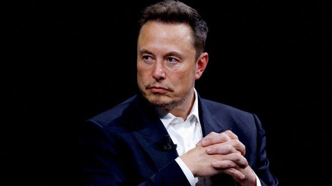 El robotaxi de Elon Musk llegó 5 años después y con mala recepción por parte del mercado.