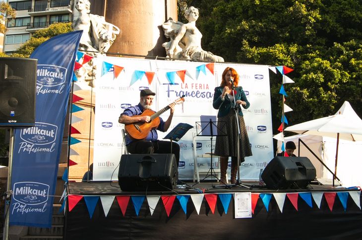 Shows en vivo en la Feria Francesa. Shows en vivo en la Feria Francesa.