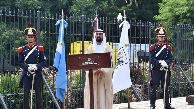 El embajador emiratí Saeed Alqemzi, en pleno discurso.