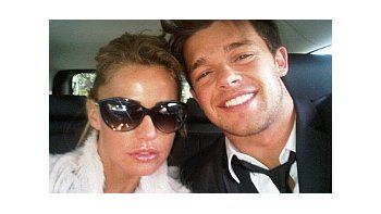 El modelo argentino junto a la actriz, luego de la entrega de los Oscar.
