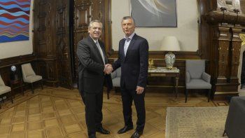 Primer paso. Sólo tomaron café. Mauricio Macri y Alberto Fernández definieron como positiva la primera reunión que mantuvieron para minimizar daños y consensuar políticas hasta el 10 de diciembre.