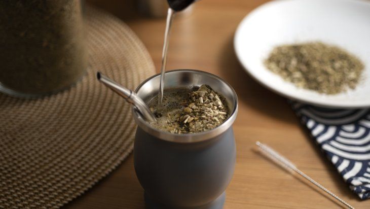 Con una pava eléctrica, este tipo de infusiones se puede realizar de manera mucho más rápida y fácil.