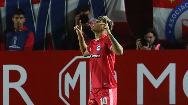Verón anotó el gol del triunfo de Argentinos.