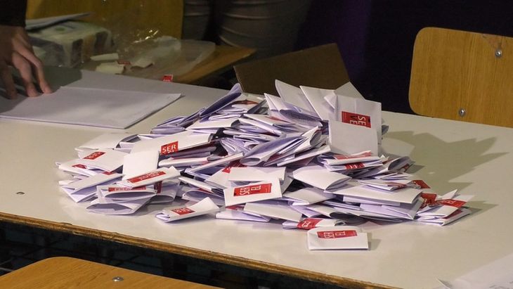 Solo el 27,54% de las mesas estaba constituido a las 8.00, según informó el Servicio Electoral de Chile. Solo el 27,54% de las mesas estaba constituido a las 8.00, según informó el Servicio Electoral de Chile.
