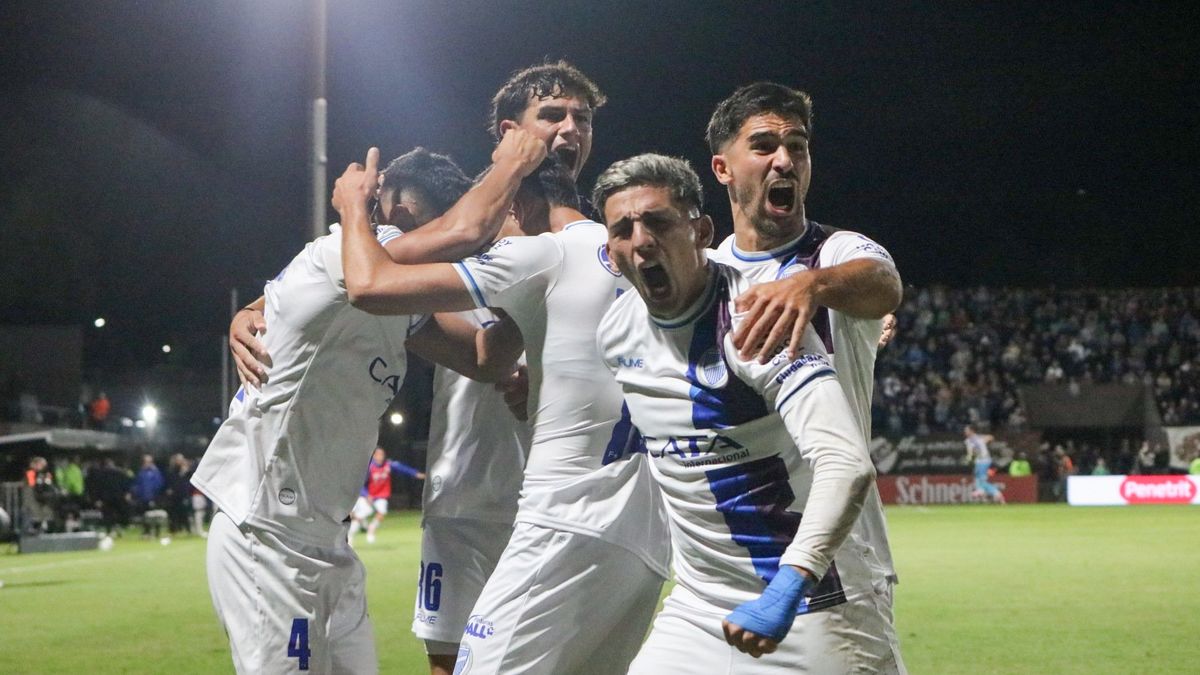 Godoy Cruz is the first to qualify for the final phase of the Professional League Cup