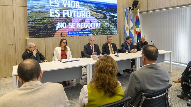 La Pampa presentó un amparo ambiental colectivo contra la modificación de la Ley de Glaciares bajo la consigna Es Vida. Es futuro. ¡No se negocia!