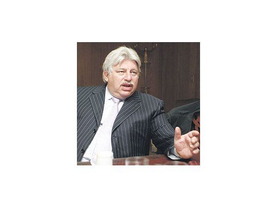 Adrián Werthein, vicepresidente de Telecom Personal, dice que no se está respetando el marco regulatorio en comunicaciones.