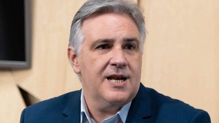 El gobernador de Córdoba, Martín Llaryora, anunció que dará continuidad a beneficios en el transporte de pasajeros tras la quita del subsidio la las tarifas.
