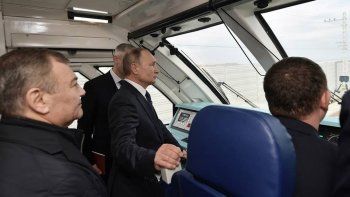 putin inauguro el puente mas largo de europa