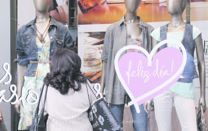 IMPACTO. Con el condicionamiento que impone el coronavirus, los comercios intentaron con el Día de la Madre recuperar parte de las ventas perdidas por la cuarentena, pero no tuvieron una buena respuesta.