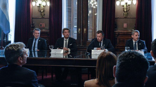 Firma contra la desinformación impulsada por la Cámara Nacional Electoral.&nbsp;