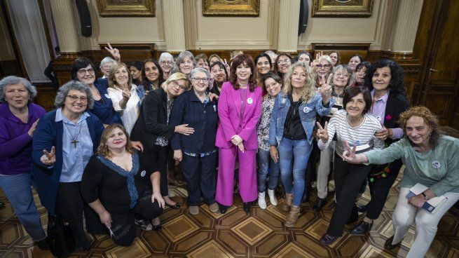 Cristina Kirchner en el Senado con la Red de Mujeres.