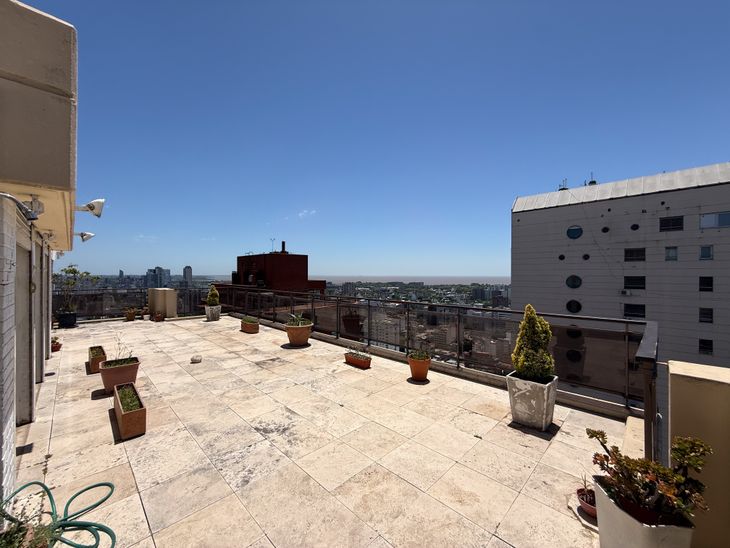 Desde la terraza hay vistas muy agradables hacia la Ciudad y el río Desde la terraza hay vistas muy agradables hacia la Ciudad y el río