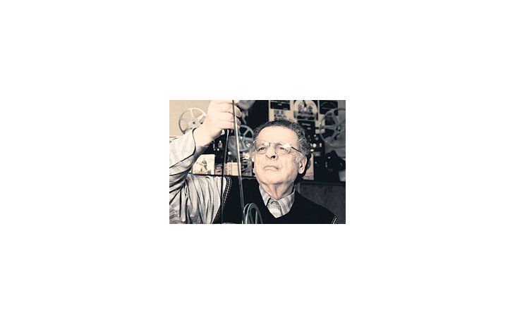 El documental de Roberto Ángel Gómez no es sobre un coleccionista encerrado en su mundo, como podría pensarse, sino sobre un apasionado abierto a todo el mundo.