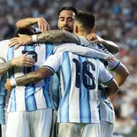 La Selección argentina tiene previstos dos amistosos para noviembre de 2026: ante Uruguay, el día 13 en Buenos Aires, y frente a Costa Rica, el 17 en Córdoba. La recuperación de Emiliano Martínez será clave para determinar si puede integrar la convocatoria.