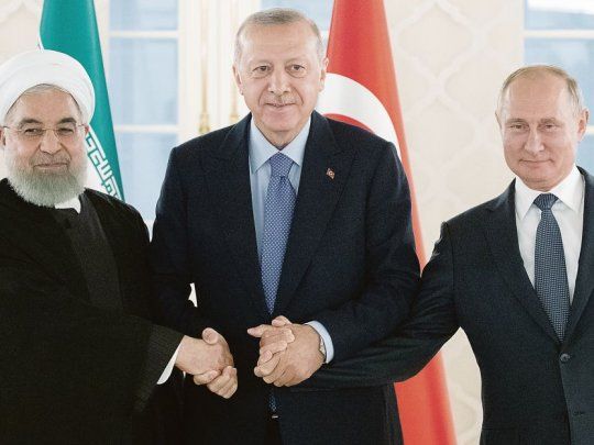 Cumbre. Los presidentes de Irán, Hasán Rohan; Turquía, Recep Tayyp Erdogan; y Rusia, Vladímir Putin, se reunieron en Ankara.