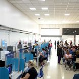 El gobierno de Javier Milei busca achicar la planta de personal en ANSES y podría poner en riegso la prestación de servicios. El gobierno de Javier Milei busca achicar la planta de personal en ANSES y podría poner en riegso la prestación de servicios.