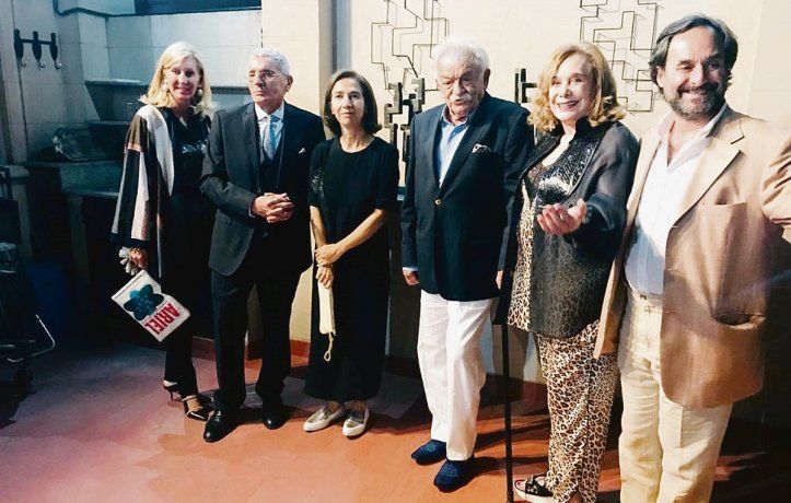 Coleccionistas. Erica Roberts, Esteban Tedesco, Clelia Taricco, Cristina Guzm&aacute;n y Tulio Andreussi, anfitriones y coleccionistas.&nbsp;