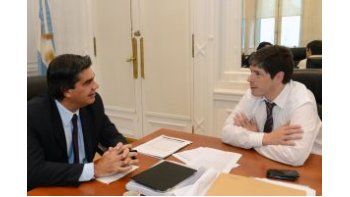 El jefe de Gabinete Juan Manuel Abal Medina recibió en Casa Rosada al gobernador de Chaco Jorge Capitanich para analizar repasaron los avances en las obras se están realizando en la provincia, y el desarrollo de las elecciones legislativas en ese distrito.