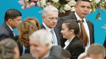 El expresidente Álvaro Uribe está siendo investigado por la Corte Suprema por inventar una causa en contra de un rival político.